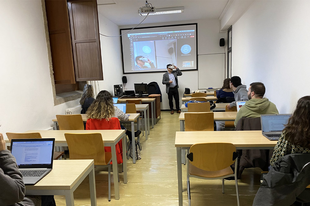 Master’s students attend an interactive session on digital technologies applied to Cultural Heritage